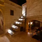 Hotel Shadow Cave House