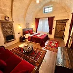 Shadow Cave House *