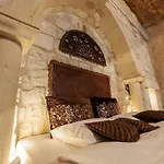Shadow Cave House Hotel