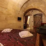 Shadow Cave House Hotel