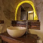 Shadow Cave House Hotel