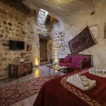 Shadow Cave House Hotel *