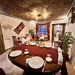 Shadow Cave House Hotel *