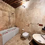 Shadow Cave House Hotel