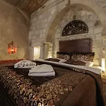 Shadow Cave House Hotel