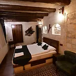 Shadow Cave House
