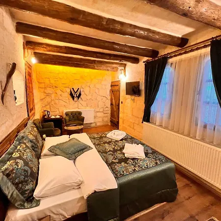 Shadow Cave House 酒店