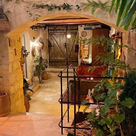 فندق Shadow Cave House *