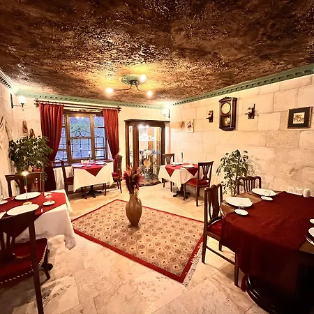 Shadow Cave House Hotel