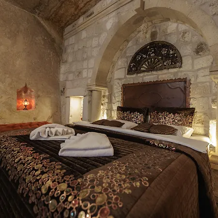 Shadow Cave House 酒店