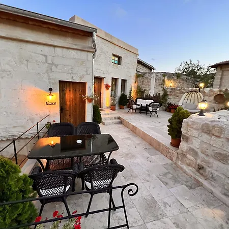 Shadow Cave House *