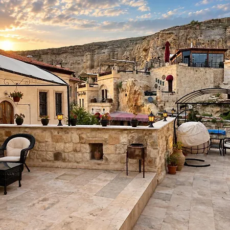 Shadow Cave House