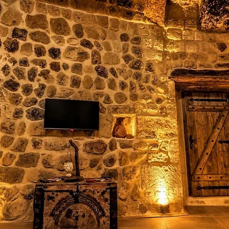 Shadow Cave House