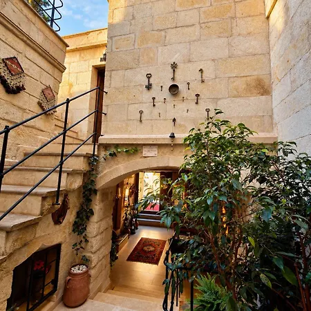 Shadow Cave House *