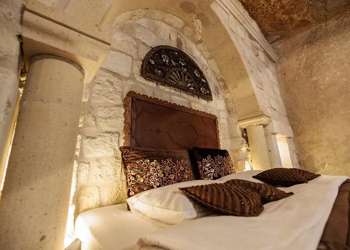 Shadow Cave House Hotel