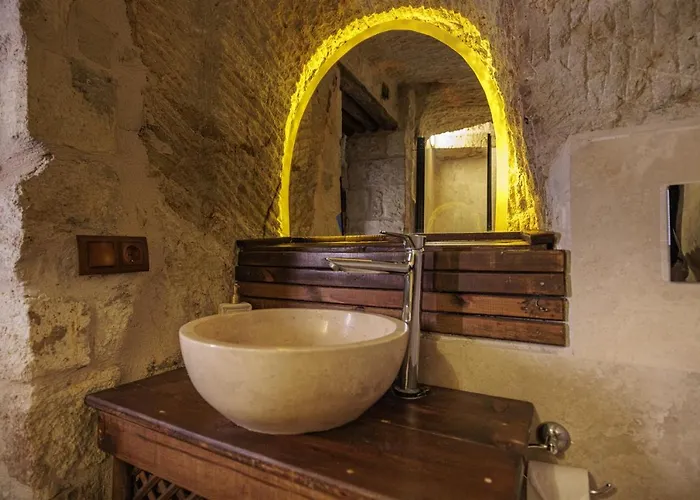 Shadow Cave House Hotel