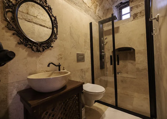 Hotel Shadow Cave House